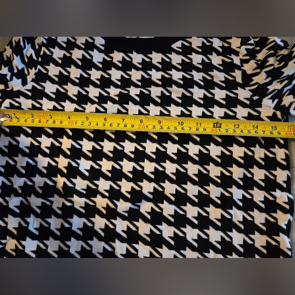HUGO BOSS houndstooth short sleeve knitted top - Picture 6 of 7